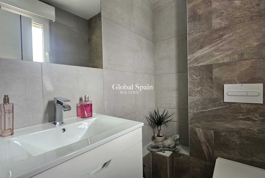 Wederverkoop - VILLA -
TORREMENDO - Costa Blanca