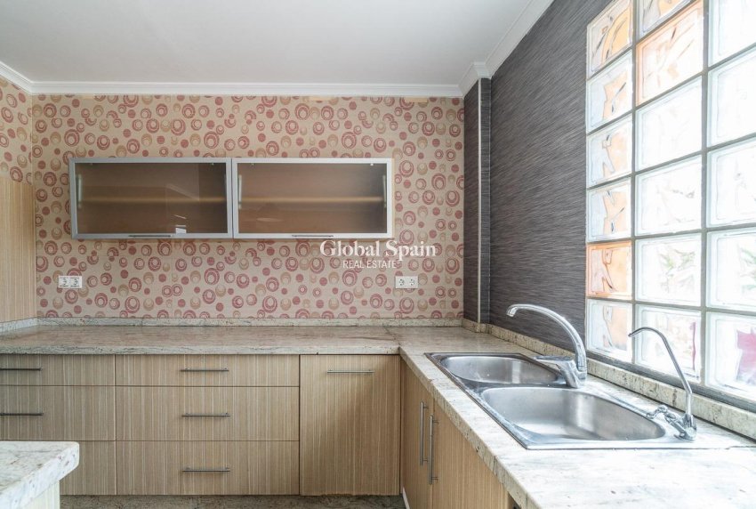 Wederverkoop - Villa -
TORREVIEJA - Aguas nuevas 2