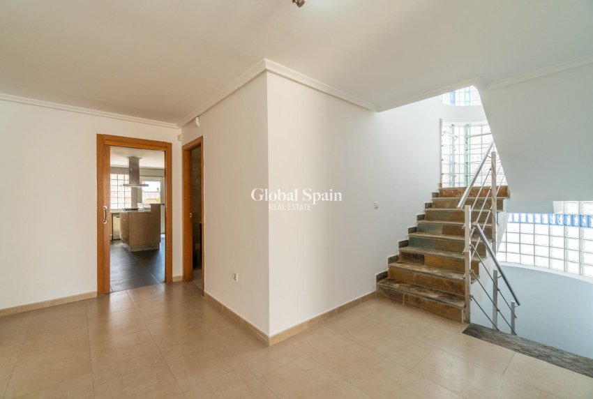 Wederverkoop - Villa -
TORREVIEJA - Aguas nuevas 2