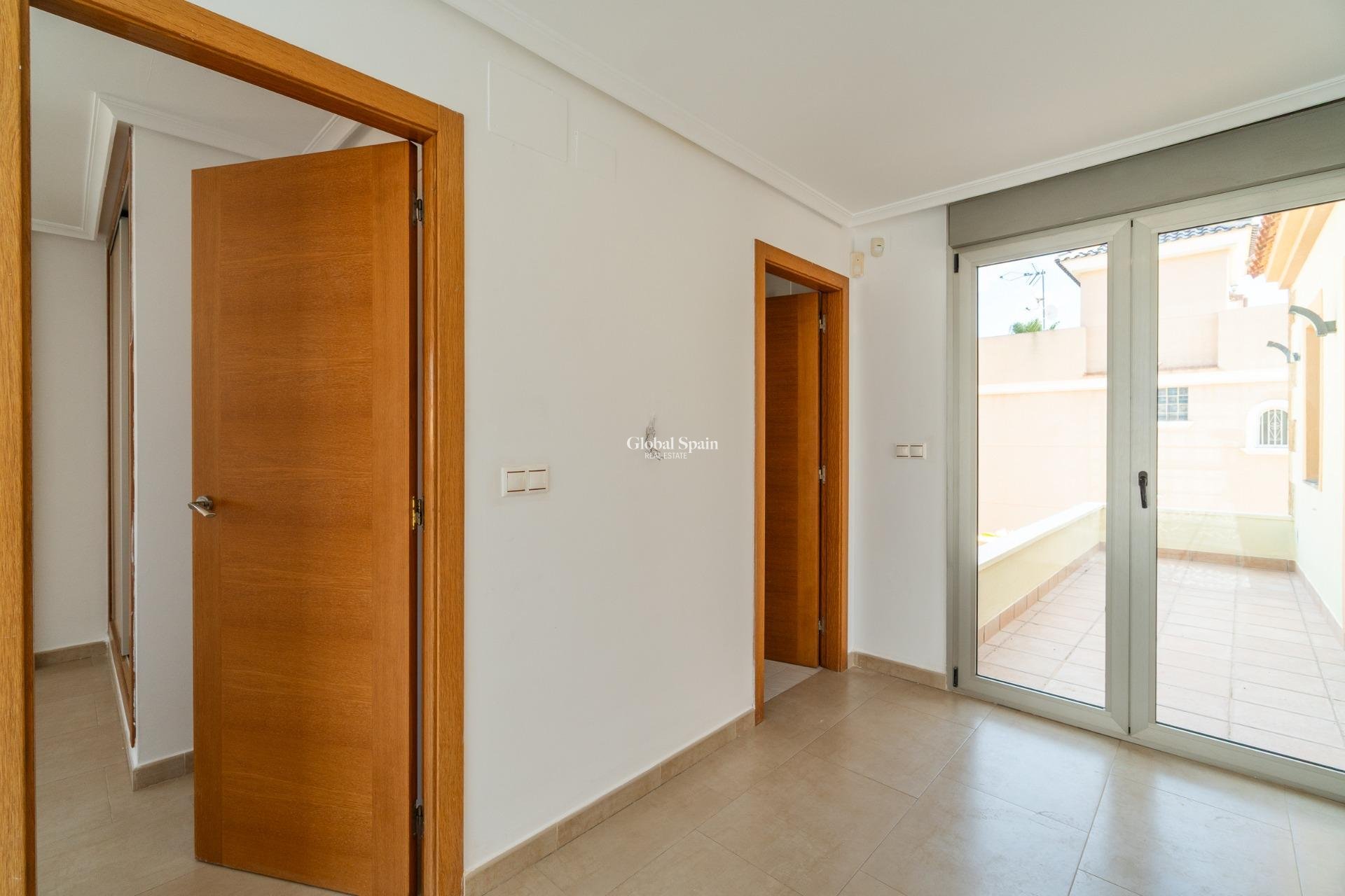 Wederverkoop - Villa -
TORREVIEJA - Aguas nuevas 2