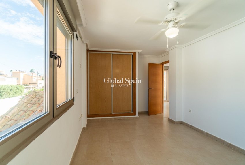 Wederverkoop - Villa -
TORREVIEJA - Aguas nuevas 2