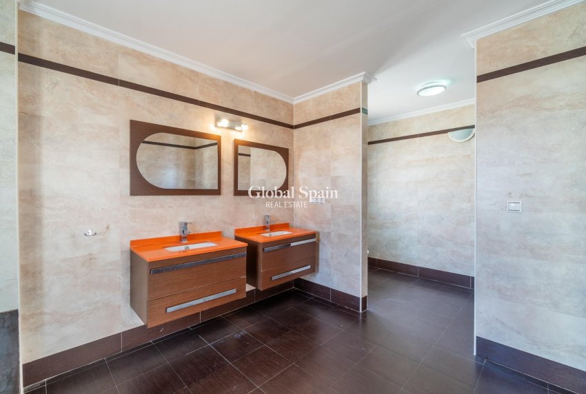 Wederverkoop - Villa -
TORREVIEJA - Aguas nuevas 2