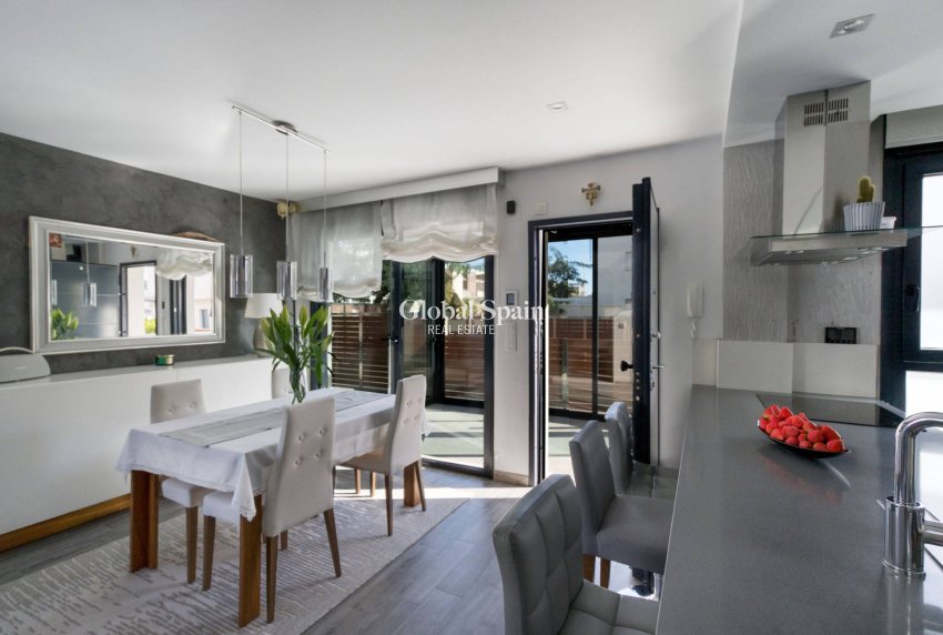 Wederverkoop - VILLA -
TORREVIEJA - Aguas nuevas 2