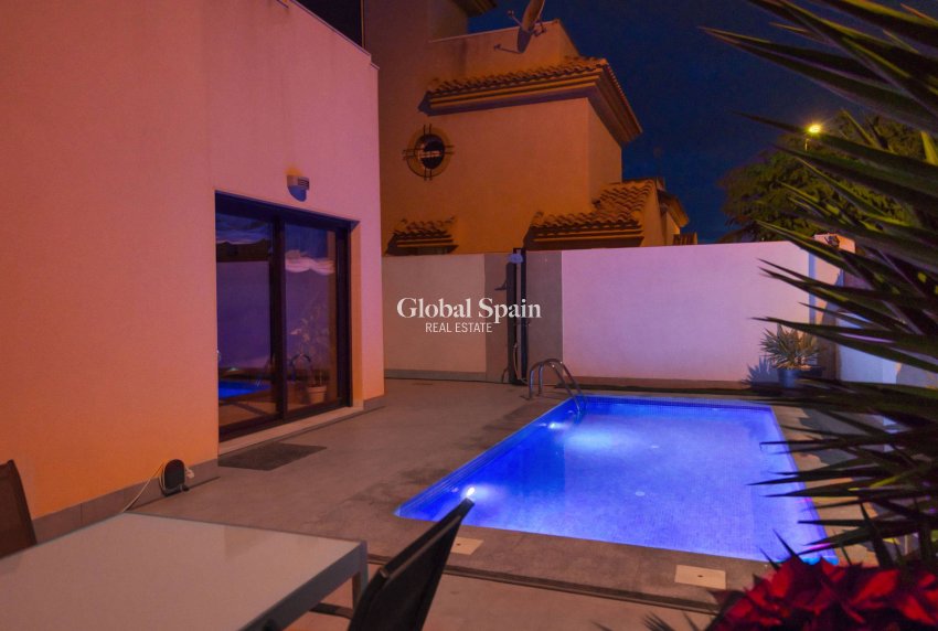 Wederverkoop - VILLA -
TORREVIEJA - Aguas nuevas 2