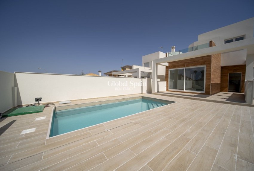 Wederverkoop - Villa -
TORREVIEJA - Aguas Nuevas