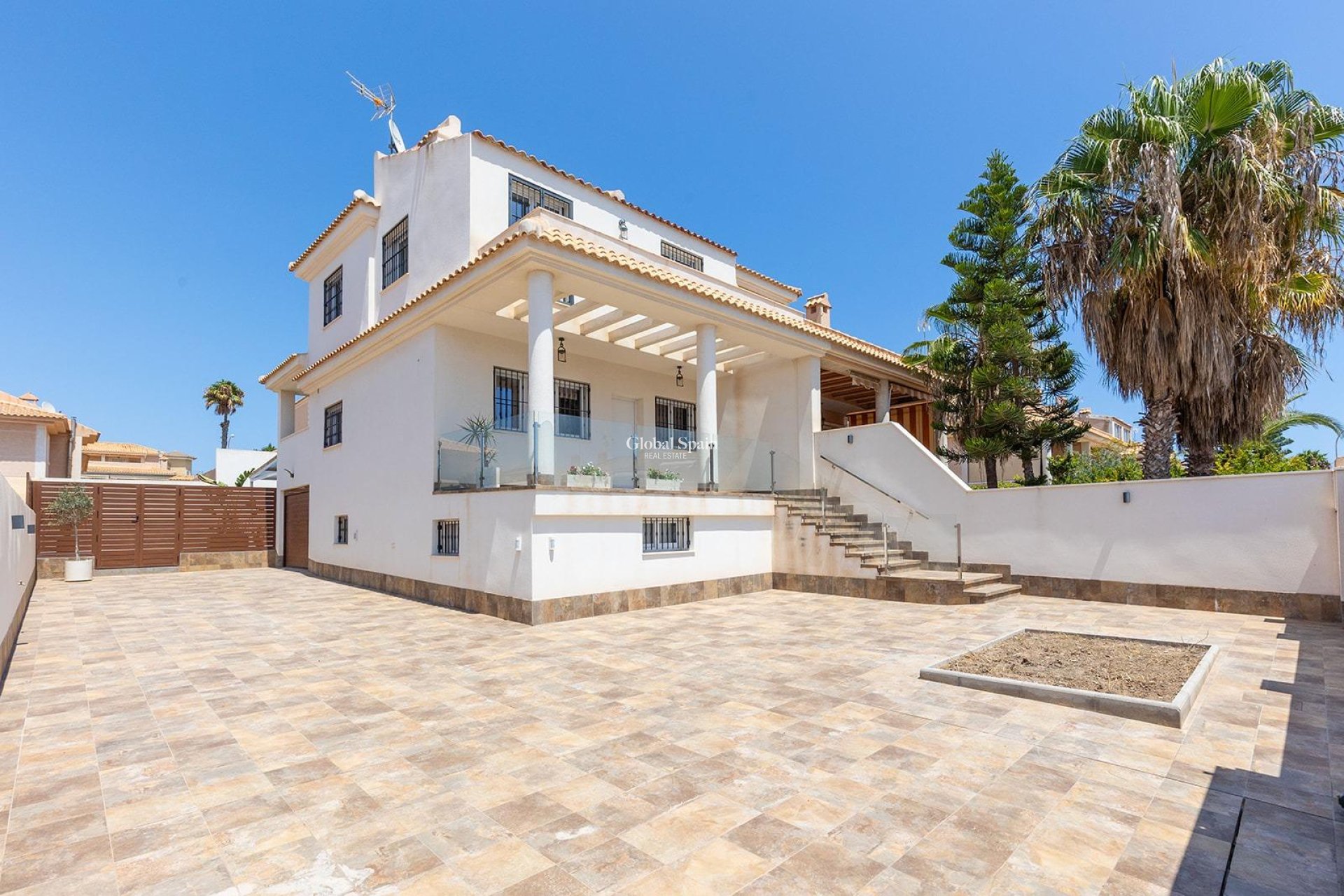 Wederverkoop - Villa -
TORREVIEJA - Aguas Nuevas