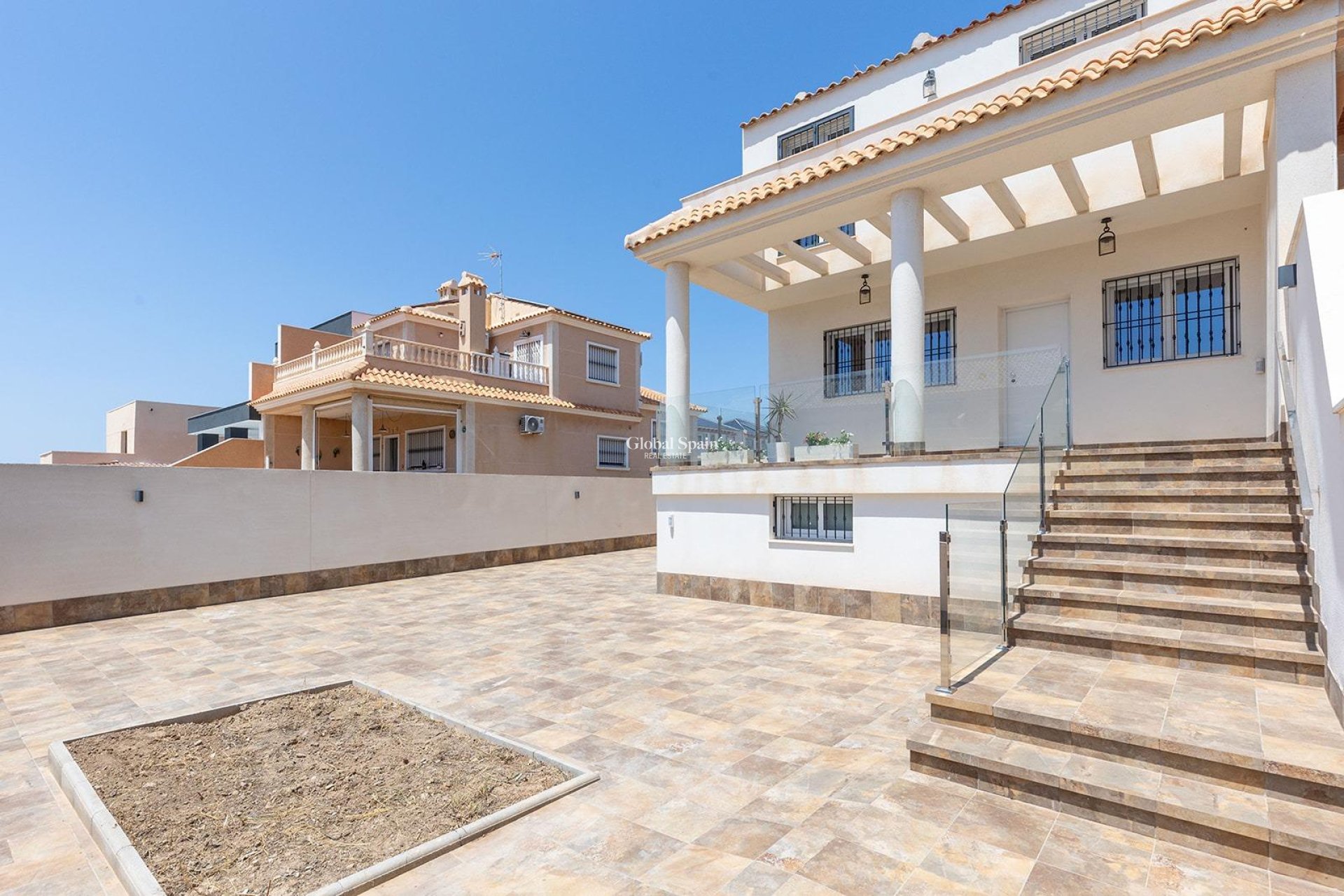 Wederverkoop - Villa -
TORREVIEJA - Aguas Nuevas