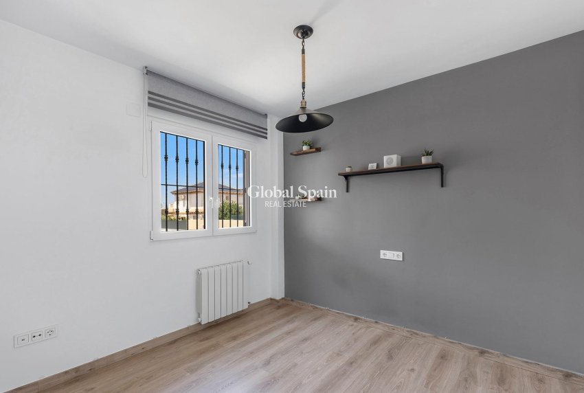 Wederverkoop - Villa -
TORREVIEJA - Aguas Nuevas