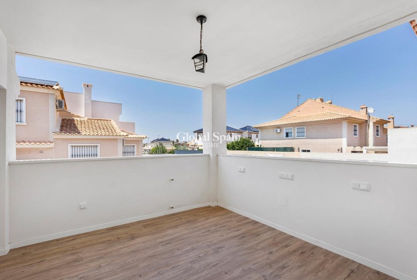 Wederverkoop - Villa -
TORREVIEJA - Aguas Nuevas
