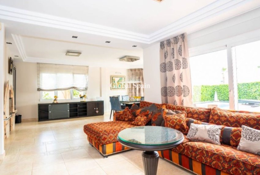 Wederverkoop - Villa -
TORREVIEJA - Aguas Nuevas