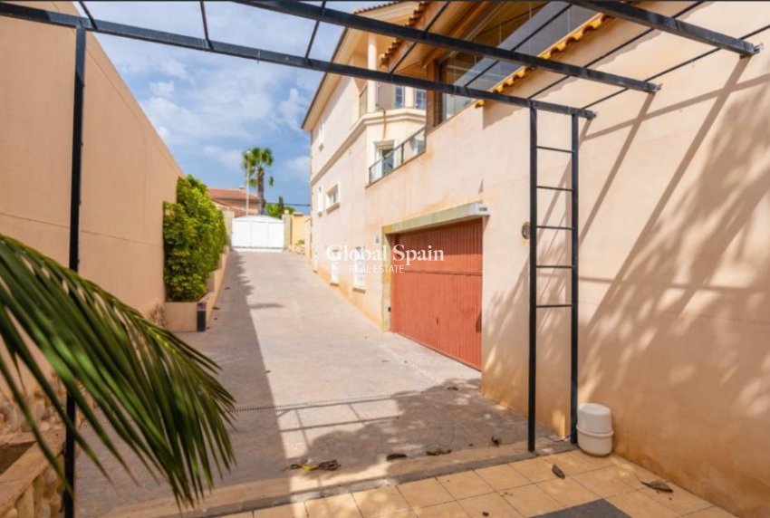 Wederverkoop - Villa -
TORREVIEJA - Aguas Nuevas