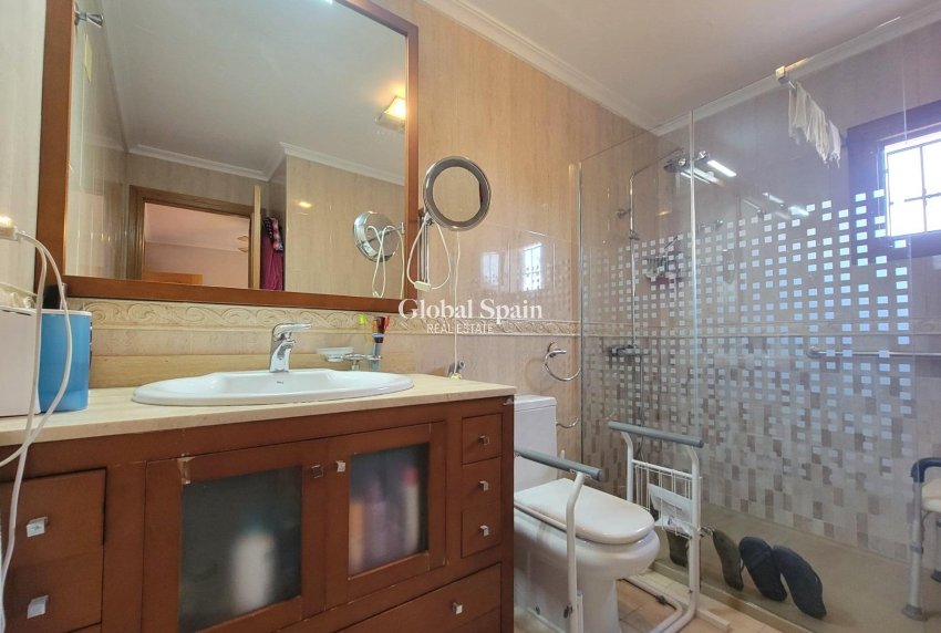 Wederverkoop - VILLA -
TORREVIEJA - Aguas Nuevas