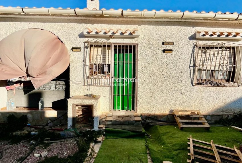 Wederverkoop - VILLA -
TORREVIEJA - Aguas Nuevas