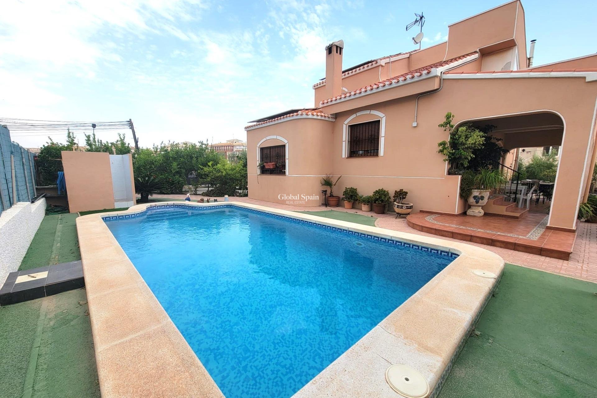 Wederverkoop - VILLA -
TORREVIEJA - Aguas Nuevas