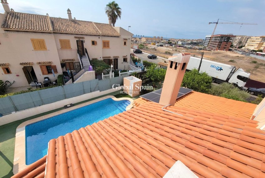 Wederverkoop - VILLA -
TORREVIEJA - Aguas Nuevas