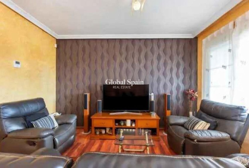 Wederverkoop - VILLA -
TORREVIEJA - Aguas Nuevas