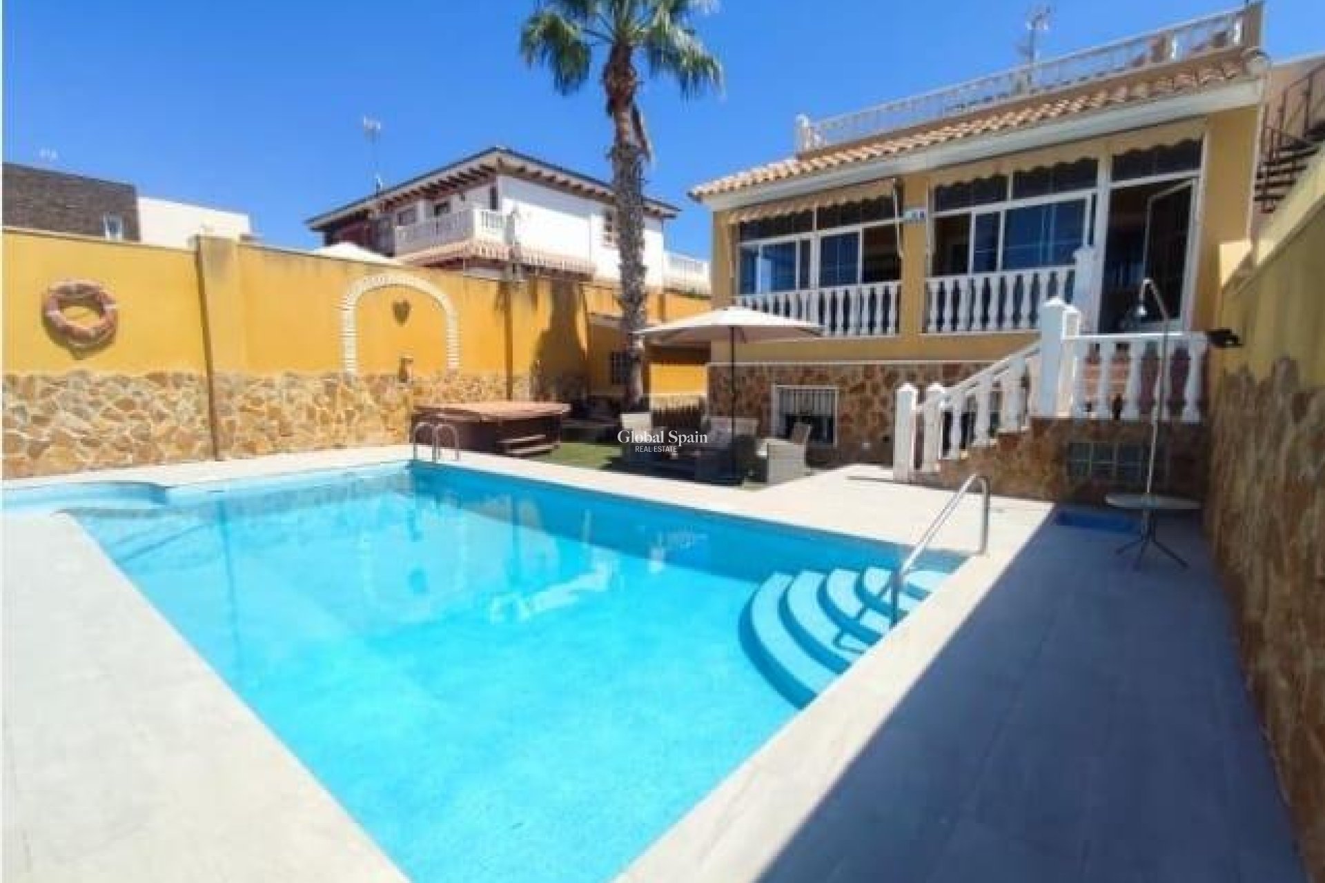 Wederverkoop - VILLA -
TORREVIEJA - Aguas Nuevas