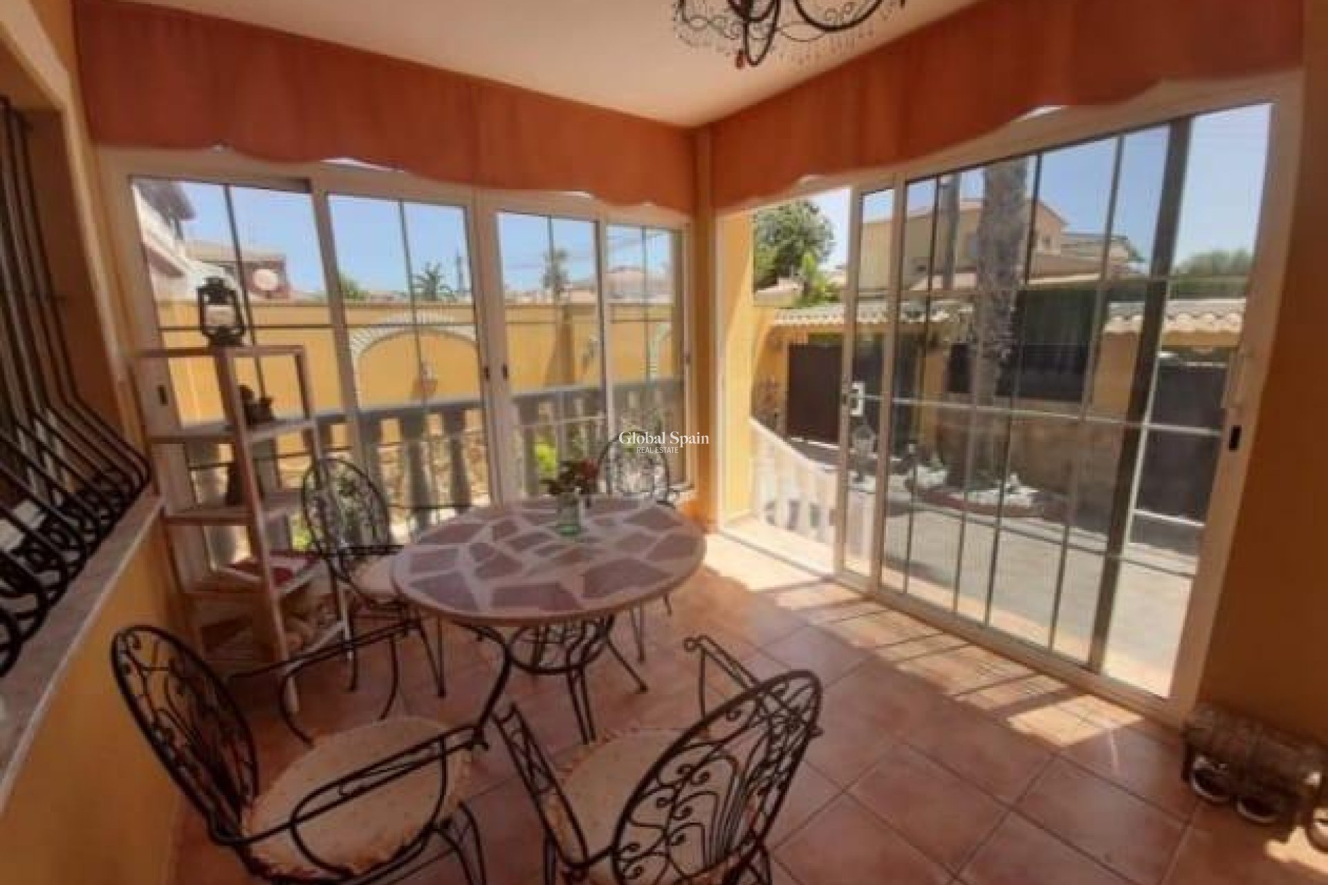 Wederverkoop - VILLA -
TORREVIEJA - Aguas Nuevas