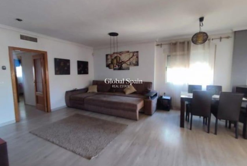 Wederverkoop - VILLA -
TORREVIEJA - Aguas Nuevas