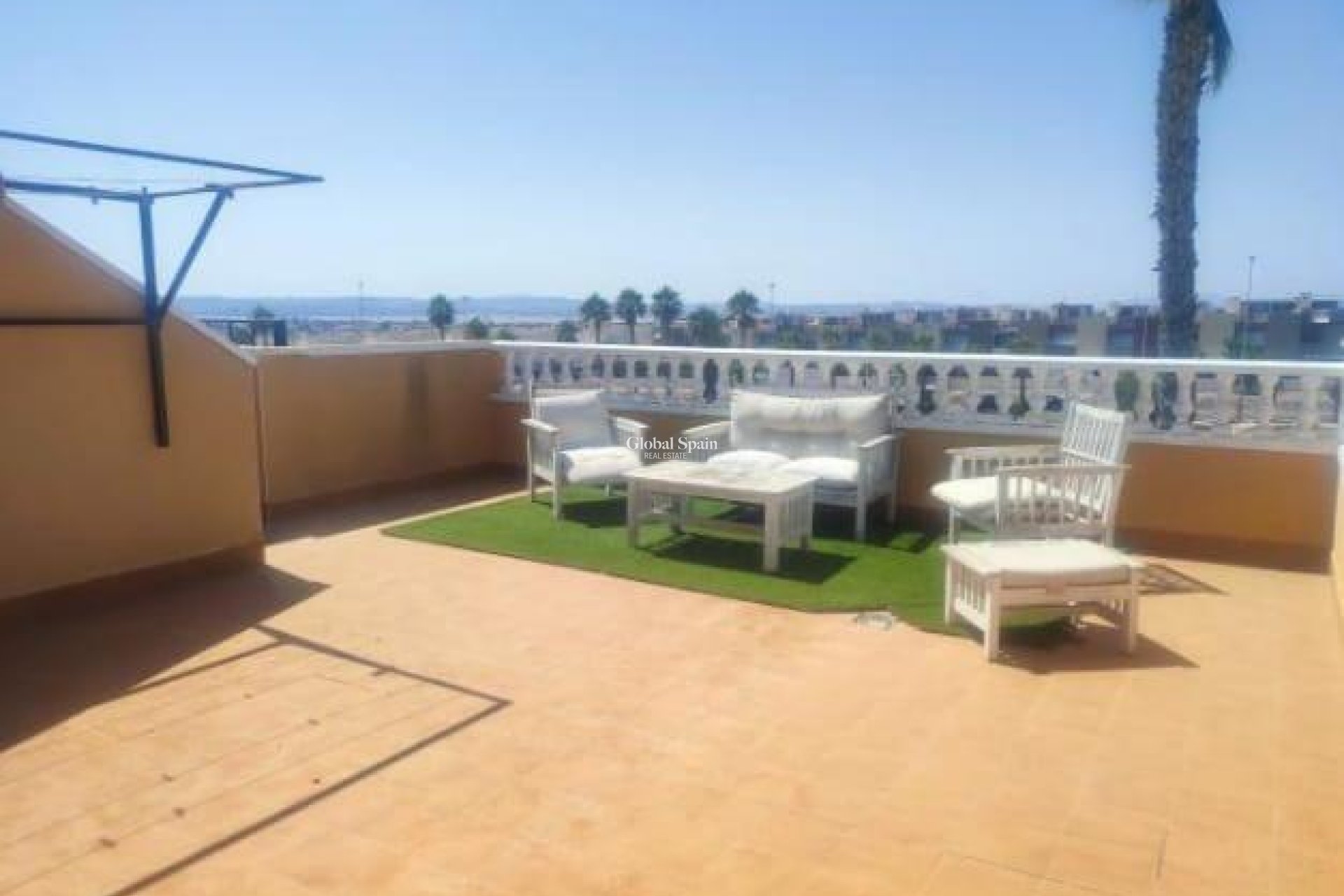 Wederverkoop - VILLA -
TORREVIEJA - Aguas Nuevas