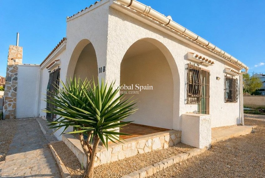 Wederverkoop - VILLA -
TORREVIEJA - Aguas Nuevas