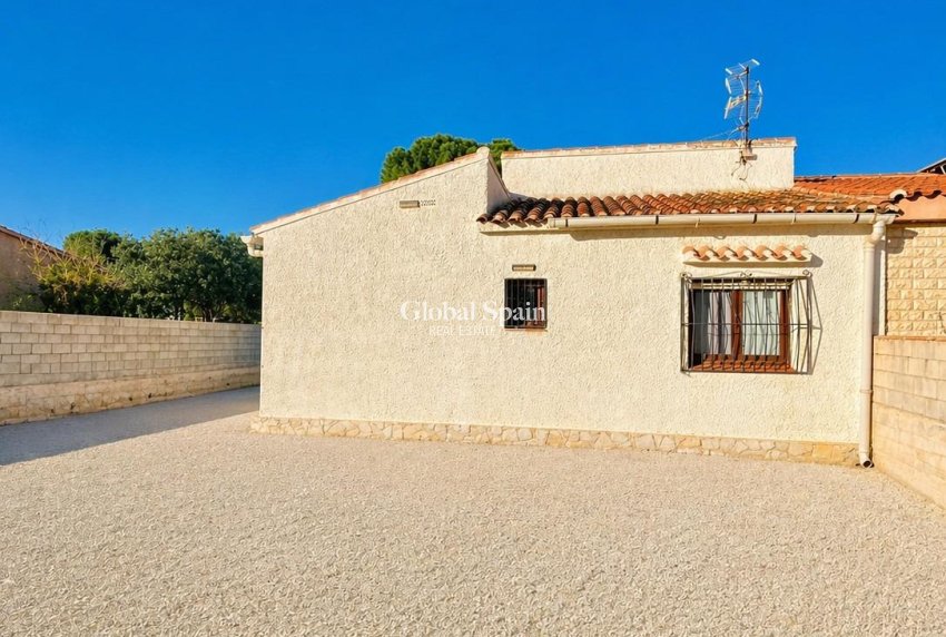 Wederverkoop - VILLA -
TORREVIEJA - Aguas Nuevas
