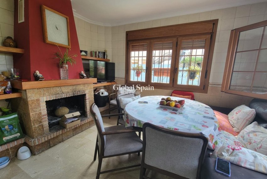 Wederverkoop - VILLA -
TORREVIEJA - Aguas Nuevas
