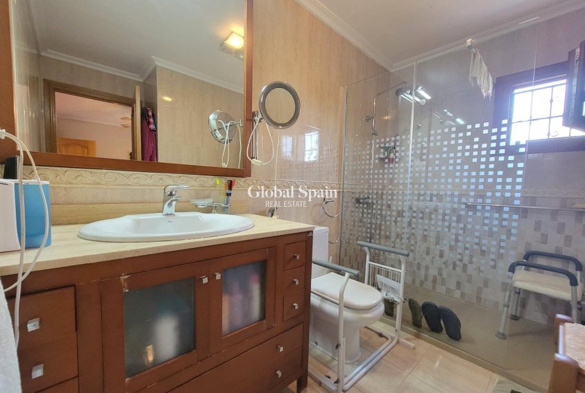 Wederverkoop - VILLA -
TORREVIEJA - Aguas Nuevas