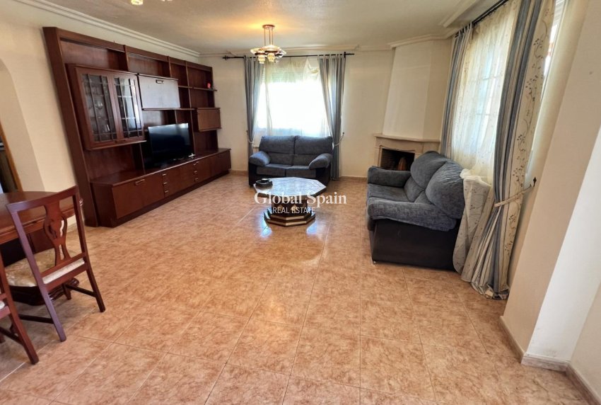 Wederverkoop - VILLA -
TORREVIEJA - Aguas Nuevas