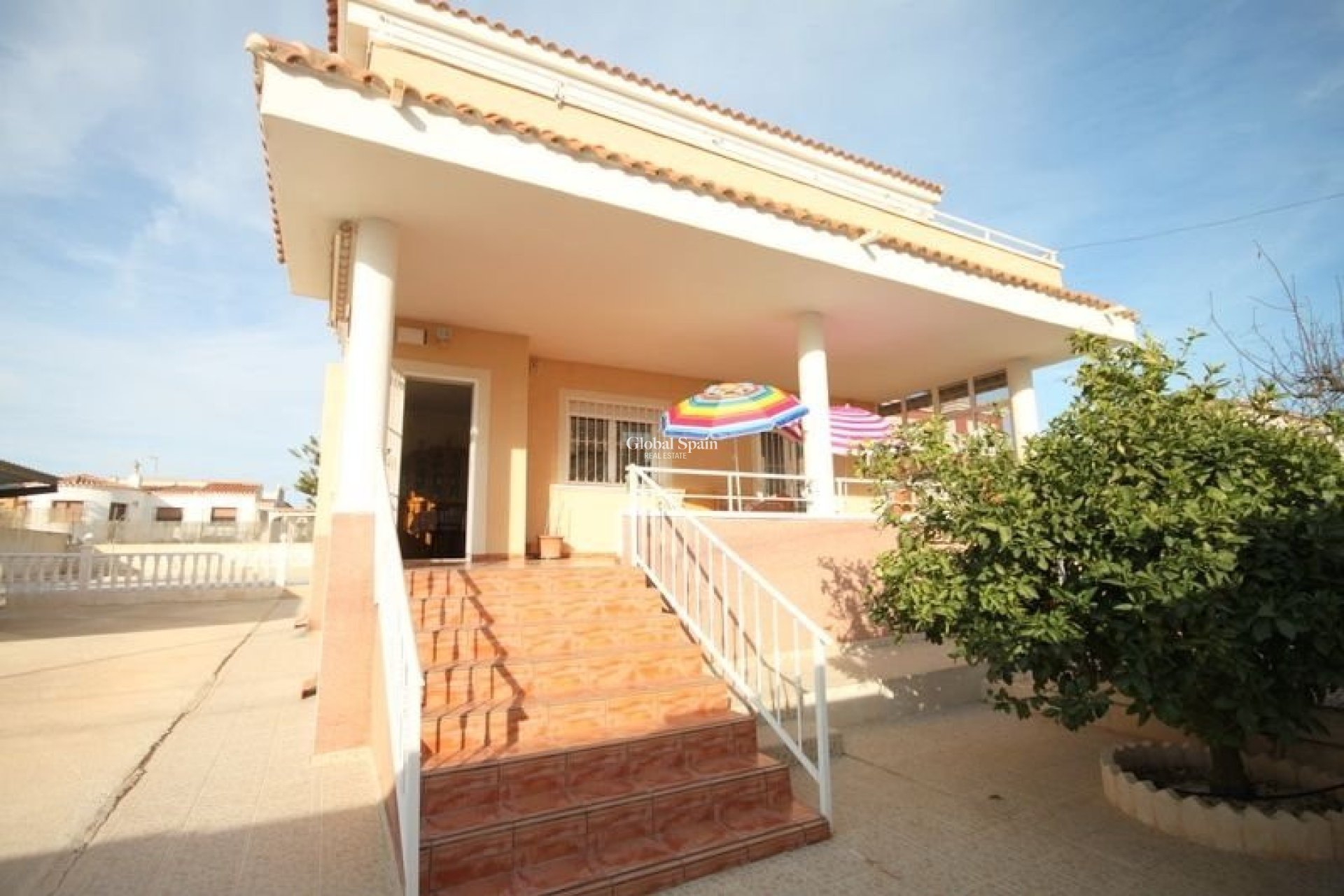 Wederverkoop - VILLA -
TORREVIEJA - Aguas Nuevas