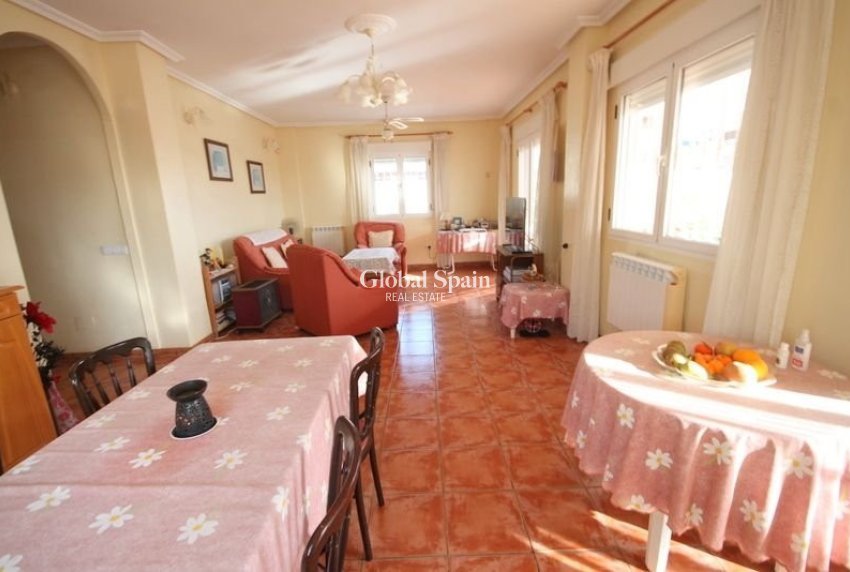 Wederverkoop - Villa -
TORREVIEJA - Aguas Nuevas