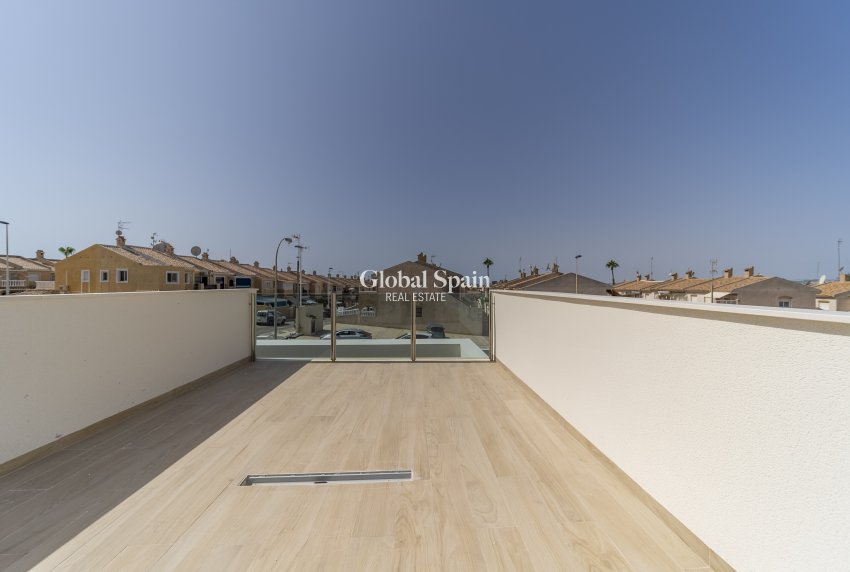 Wederverkoop - Villa -
TORREVIEJA - Aguas Nuevas