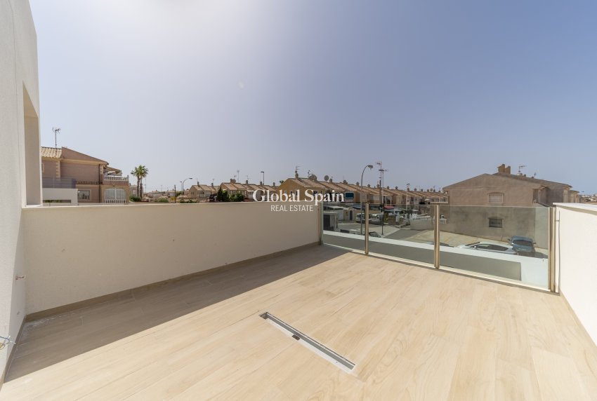 Wederverkoop - Villa -
TORREVIEJA - Aguas Nuevas