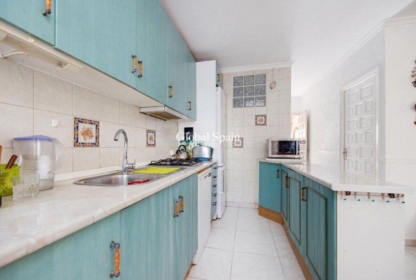 Wederverkoop - VILLA -
TORREVIEJA - Calas blanca