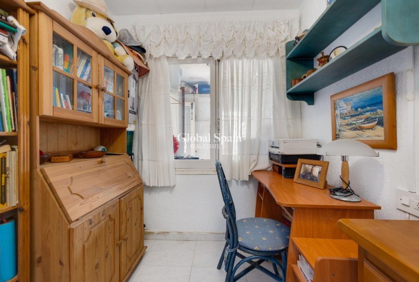 Wederverkoop - VILLA -
TORREVIEJA - Calas blanca