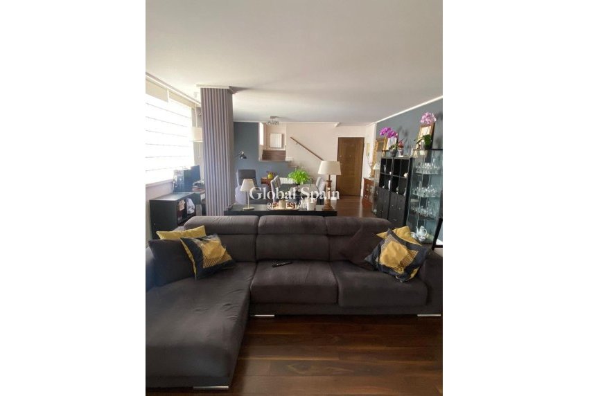 Wederverkoop - VILLA -
TORREVIEJA - Centro - Muelle Pesquero