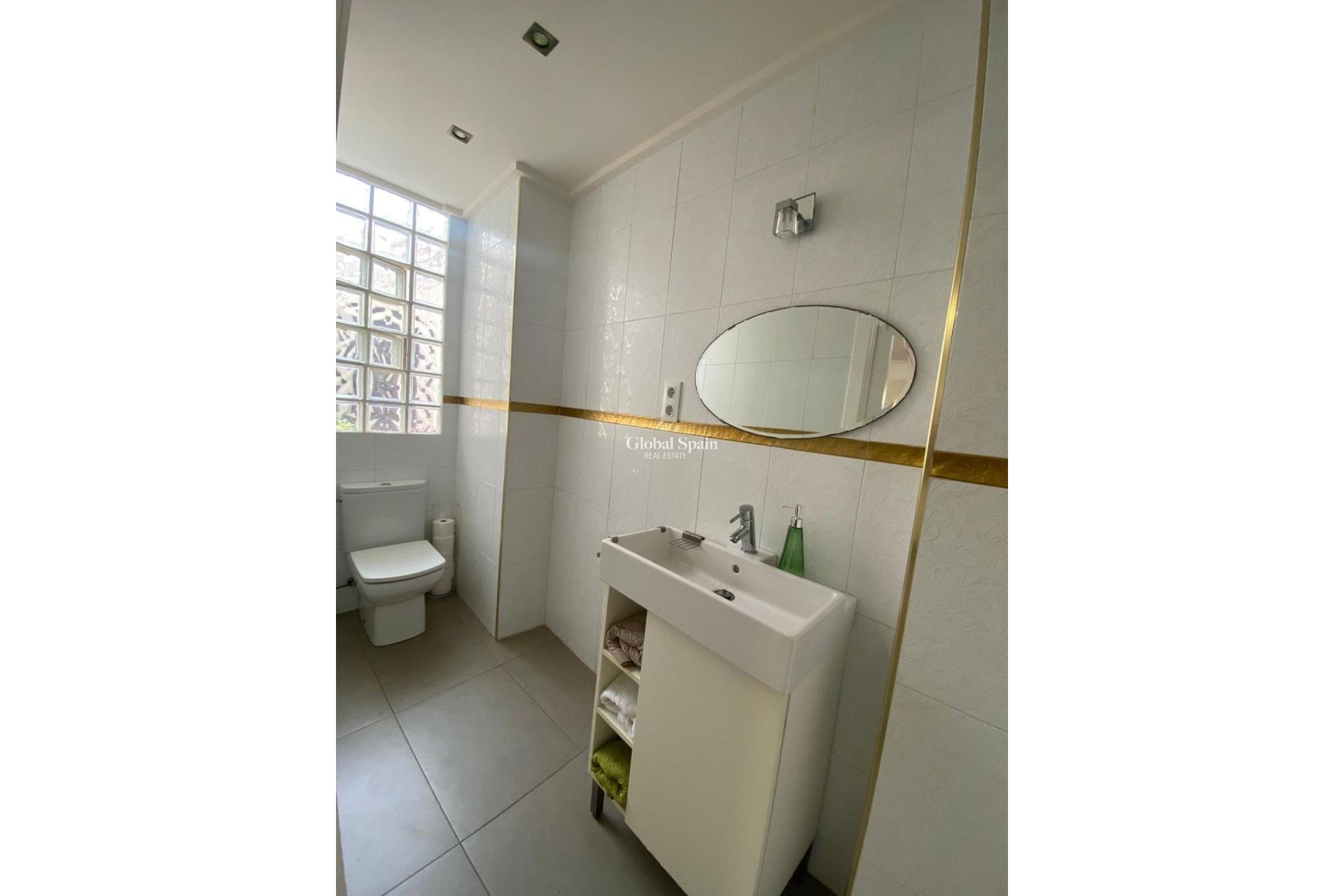 Wederverkoop - VILLA -
TORREVIEJA - Centro - Muelle Pesquero