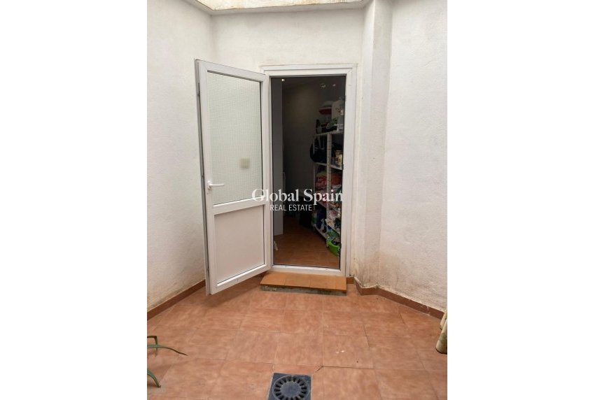 Wederverkoop - VILLA -
TORREVIEJA - Centro - Muelle Pesquero