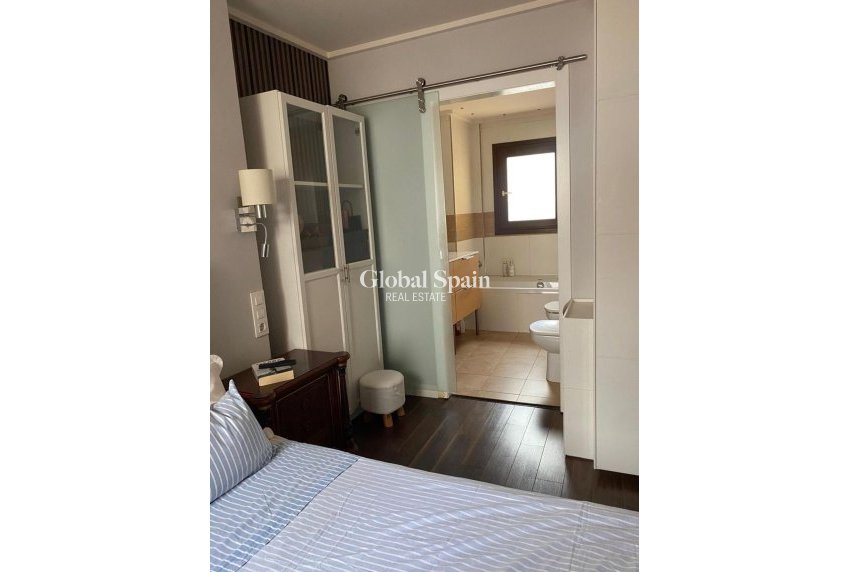 Wederverkoop - VILLA -
TORREVIEJA - Centro - Muelle Pesquero