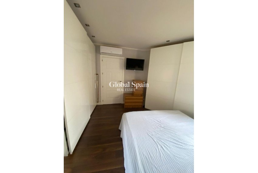 Wederverkoop - VILLA -
TORREVIEJA - Centro - Muelle Pesquero