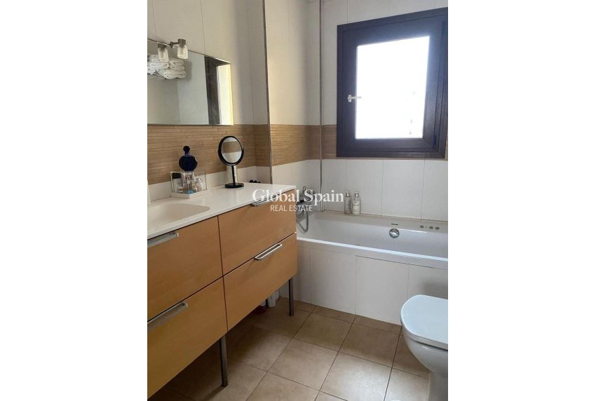 Wederverkoop - VILLA -
TORREVIEJA - Centro - Muelle Pesquero