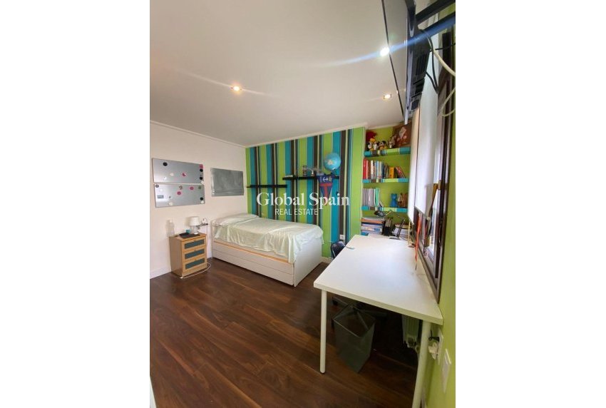 Wederverkoop - VILLA -
TORREVIEJA - Centro - Muelle Pesquero