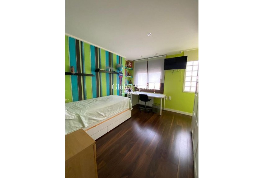 Wederverkoop - VILLA -
TORREVIEJA - Centro - Muelle Pesquero