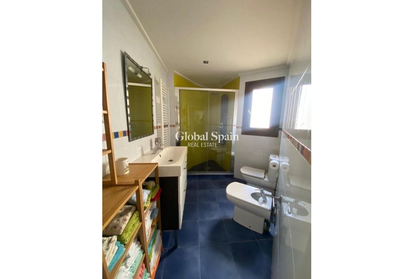 Wederverkoop - VILLA -
TORREVIEJA - Centro - Muelle Pesquero