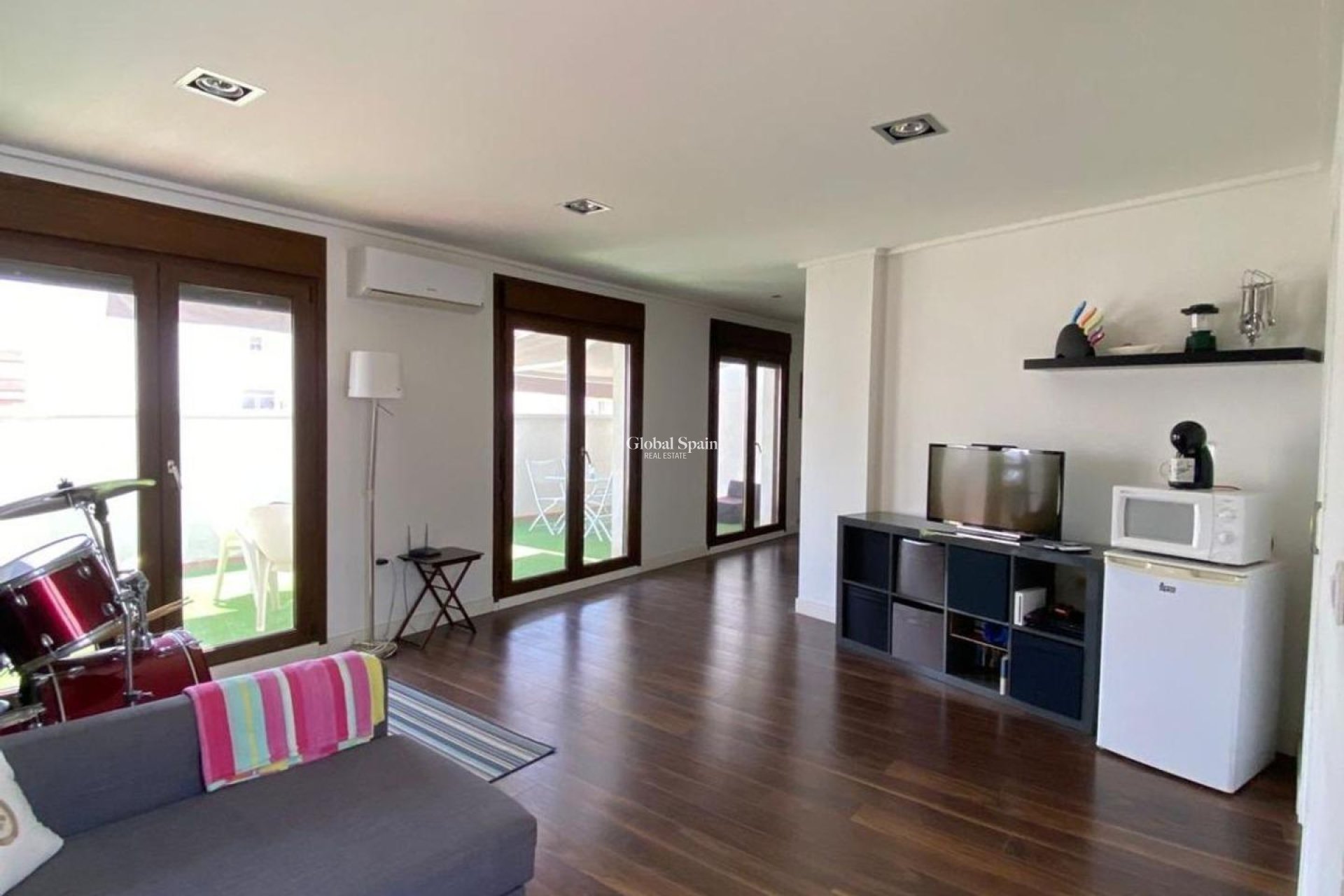 Wederverkoop - VILLA -
TORREVIEJA - Centro - Muelle Pesquero