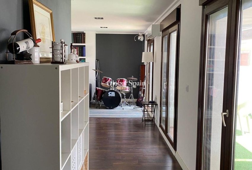 Wederverkoop - VILLA -
TORREVIEJA - Centro - Muelle Pesquero