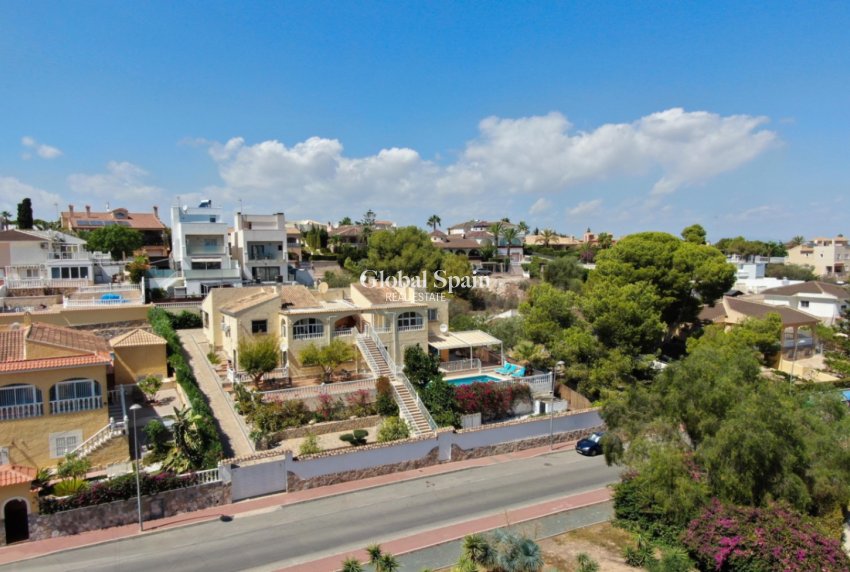 Wederverkoop - VILLA -
TORREVIEJA - Costa Blanca