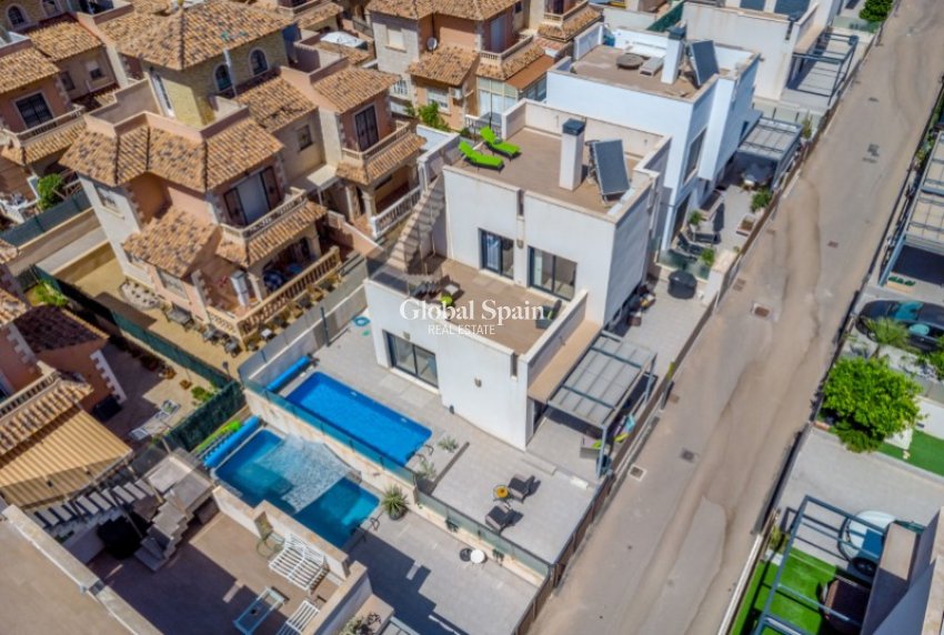 Wederverkoop - VILLA -
TORREVIEJA - Costa Blanca