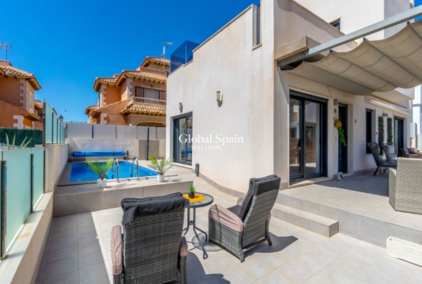 Wederverkoop - VILLA -
TORREVIEJA - Costa Blanca