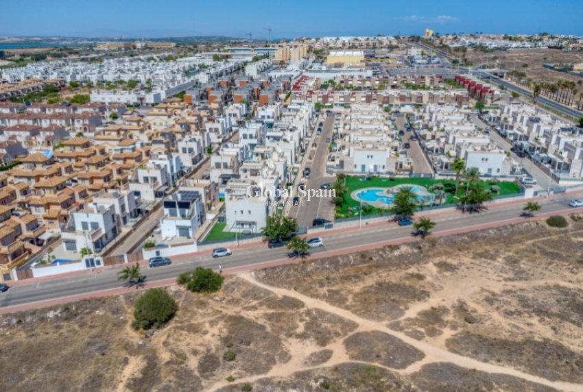 Wederverkoop - VILLA -
TORREVIEJA - Costa Blanca